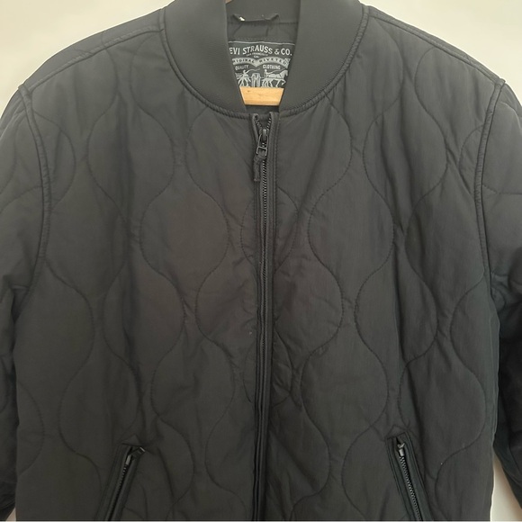 Levis Woman’s Quilted Bomber Jacket - Picture 2 of 5